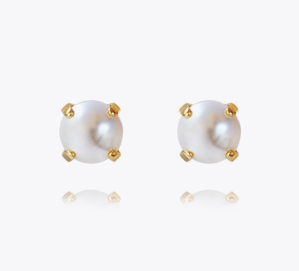 Classic Stud Earrings / Pearl